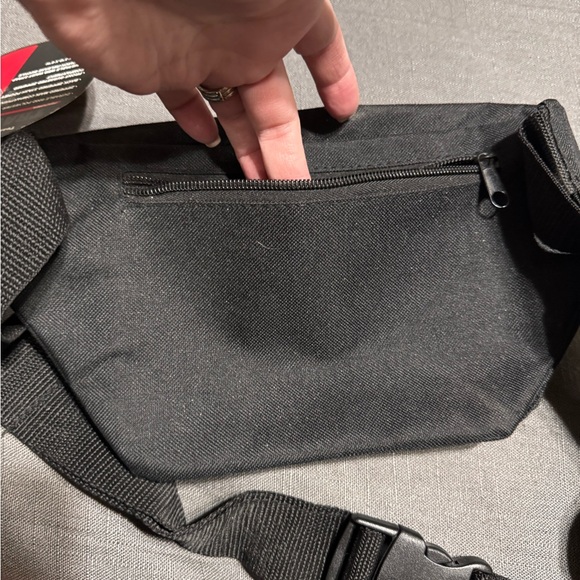 Black Belt Bag with Star Logo and Textured Surface - Picture 4 of 4